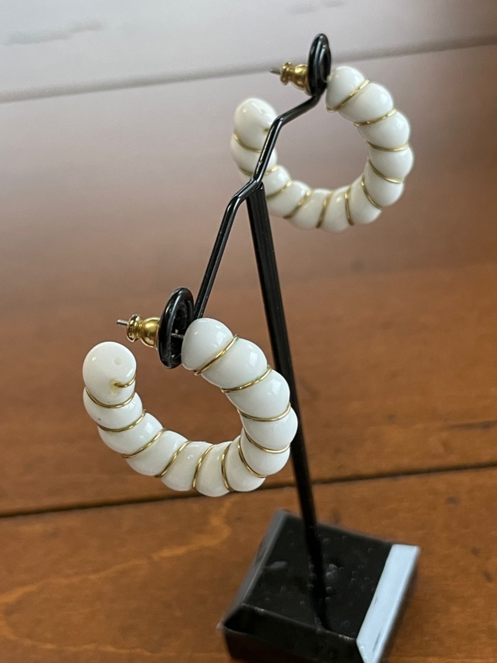 Vintage White and Gold Cyclade Hoop Earrings - Picture 2 of 6